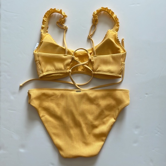 Hollister Ribbed Ruffle Bikini - Picture 2 of 3